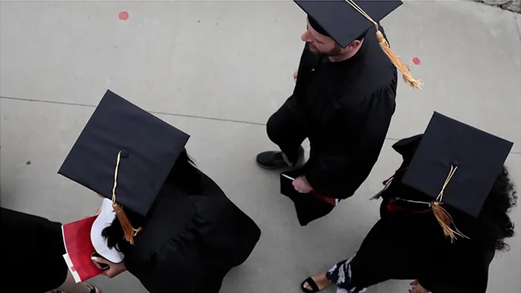 ¿Por qué es tan seductor el mito del multimillonario que abandona la universidad?