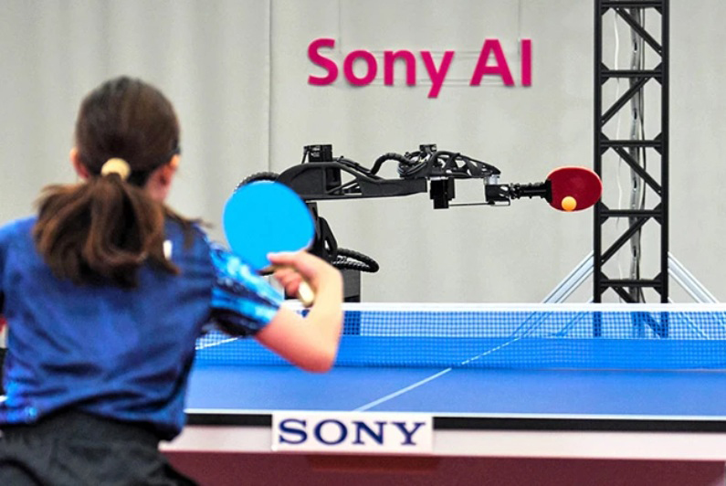 El robot con IA que ya derrota a campeones humanos de ping-pong