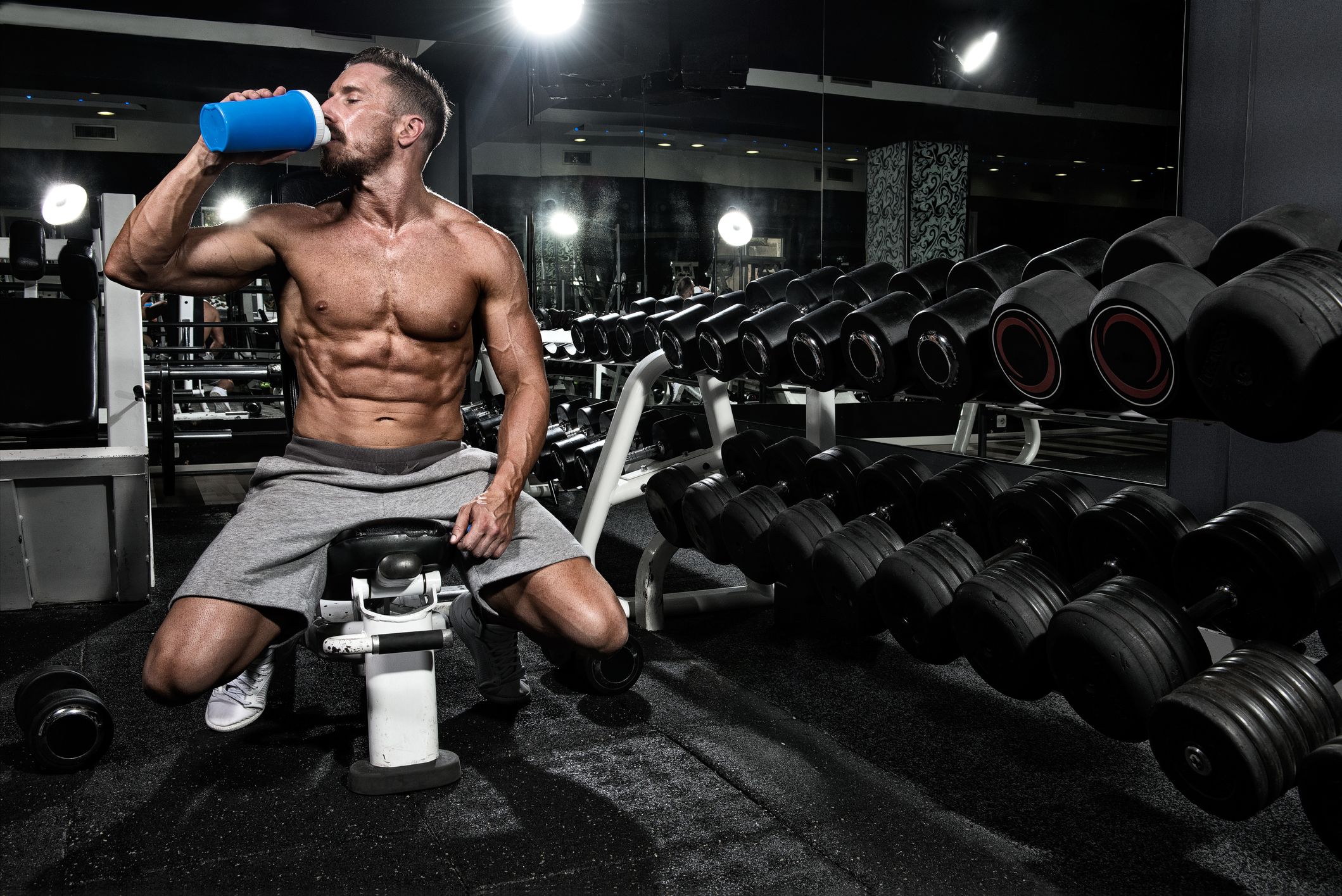 La creatina bajo revisión: un nuevo estudio cuestiona sus efectos en el aumento muscular