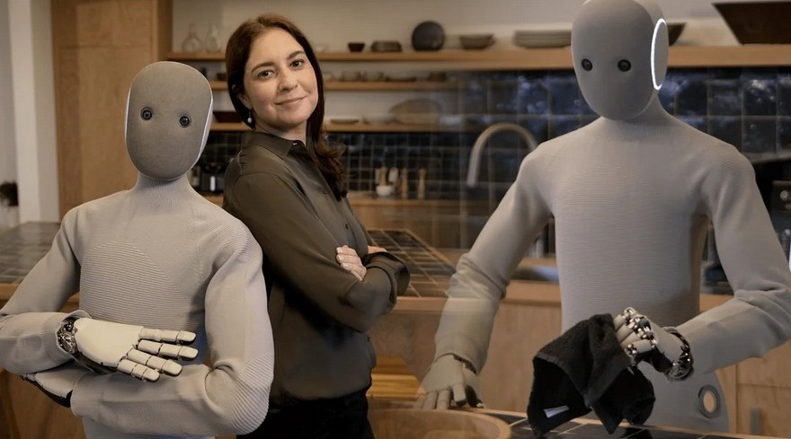 ¡Los robots humanoides superavanzados resultan ser simples extras para captar la atención!