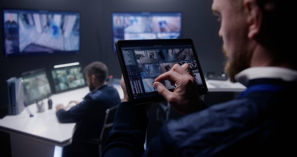 Cómo el Panóptico de la vigilancia mediante IA está reescribiendo las reglas de la novela policíaca