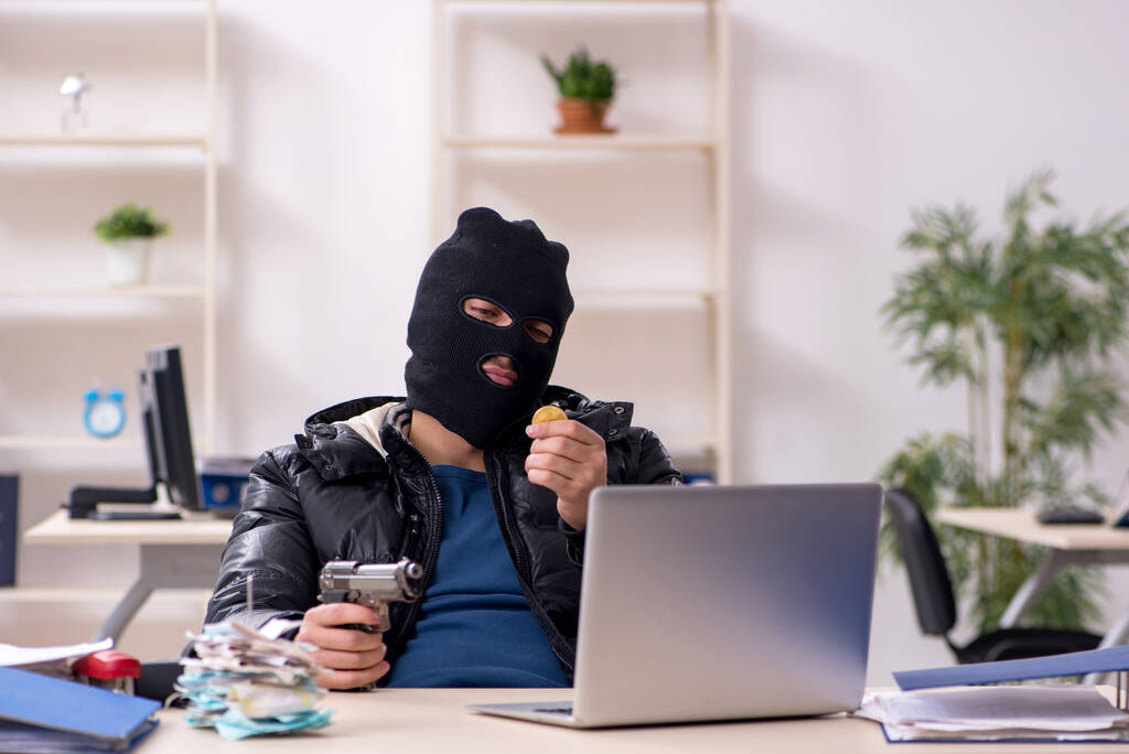 ChatGPT denuncia a un hombre que planeaba matar a su novia